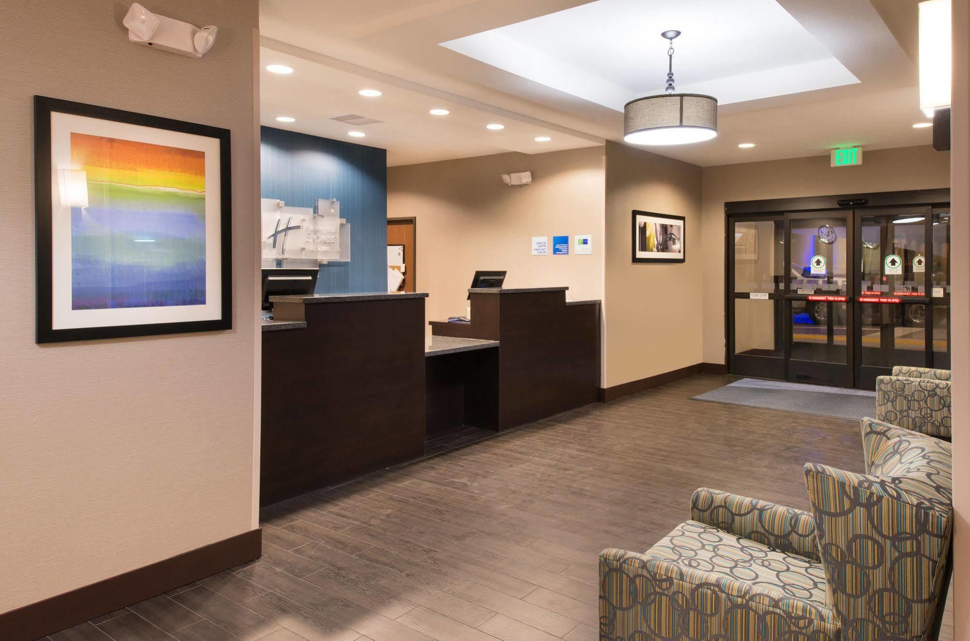 Holiday Inn Express & Suites Bakersfield Airport By Ihg Kültér fotó